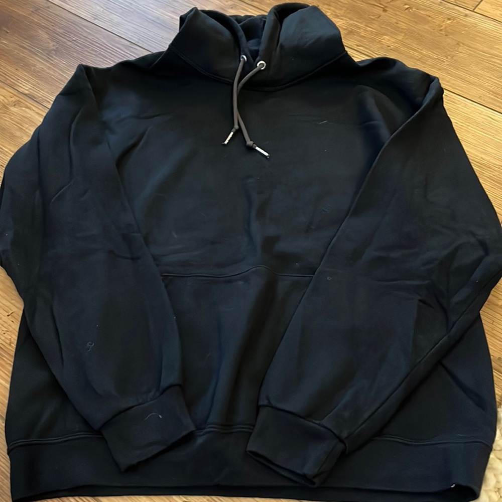 Black Sweatshirt